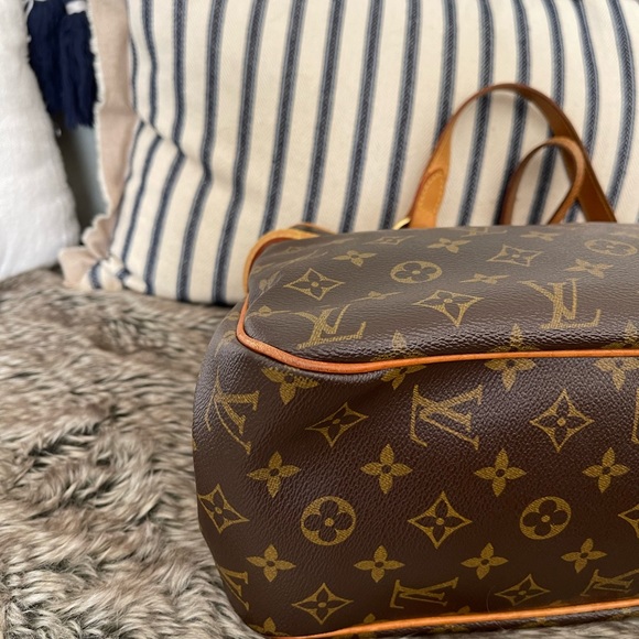 💯 Authentic Louis Vuitton Batignolles Horizontal Monogram Canvas  Bag - Picture 5 of 16